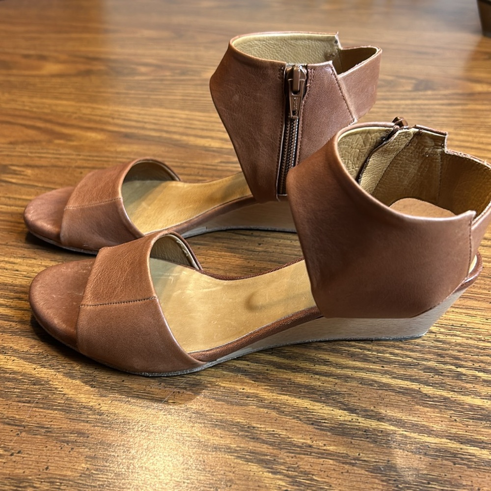 Coclico Leather Wedge Sandal with Zipper - Picture 3 of 11